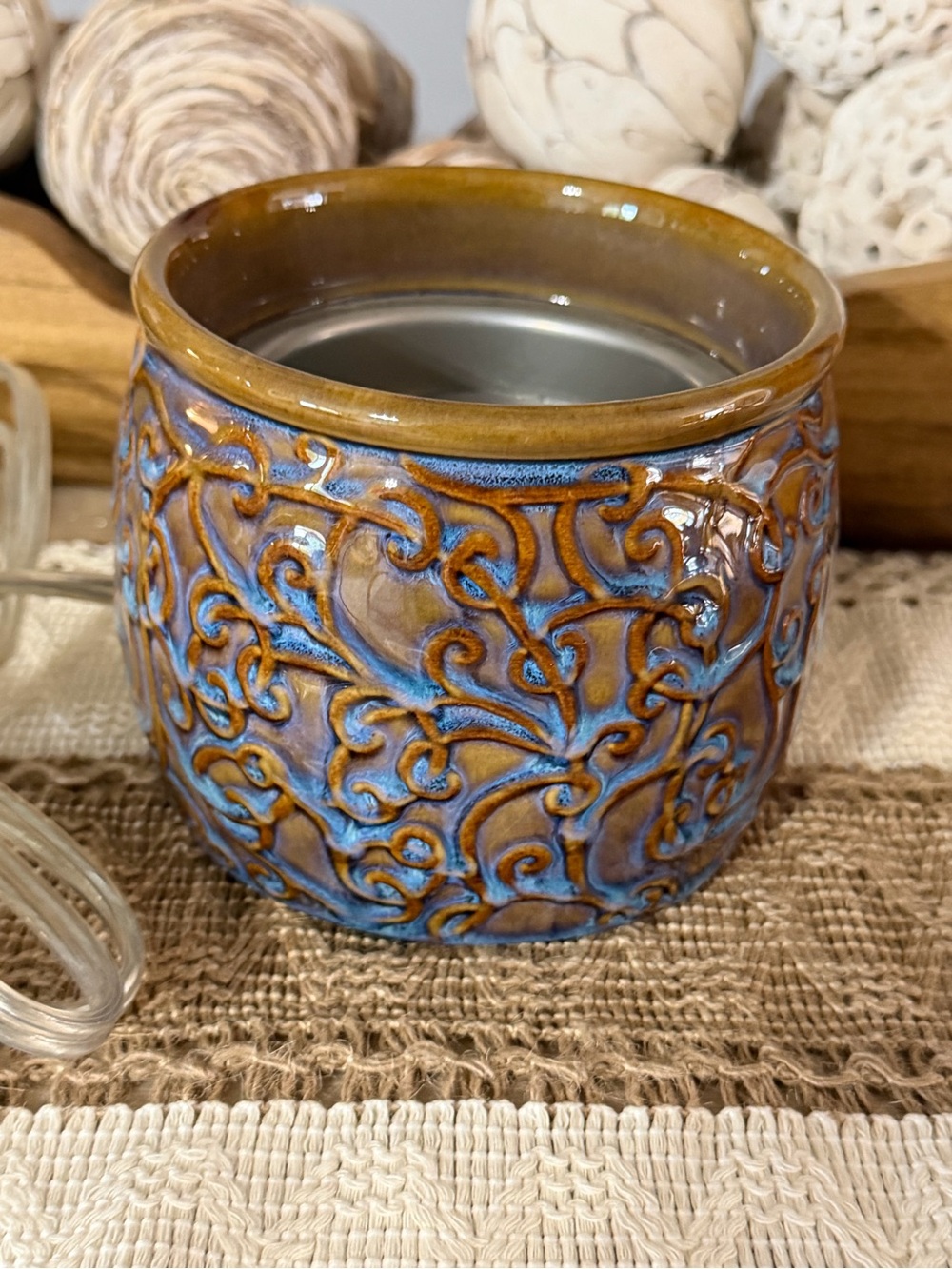 Yankee Candle Ava  Blue and Brown Ceramic Decorative wax warmer.